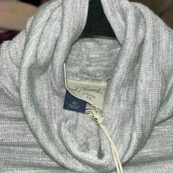 New grey silver shimmery turtleneck sz XS Holiday Party? - Picture 5 of 6